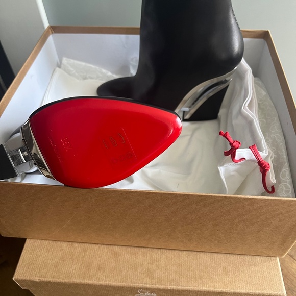 Christian Louboutin Leviti Bootie size 35.5 - Picture 7 of 9